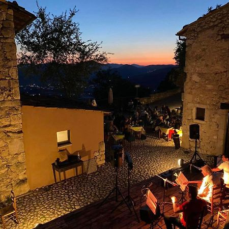 Hotel Antico Borgo di Albe Esterno foto