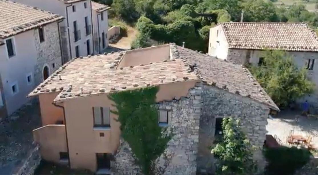 Hotel Antico Borgo di Albe Esterno foto