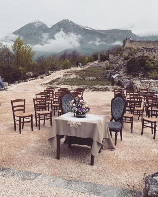 Hotel Antico Borgo di Albe Esterno foto
