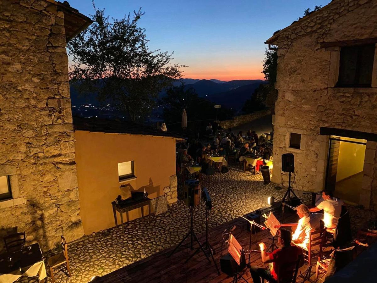 Hotel Antico Borgo di Albe Esterno foto